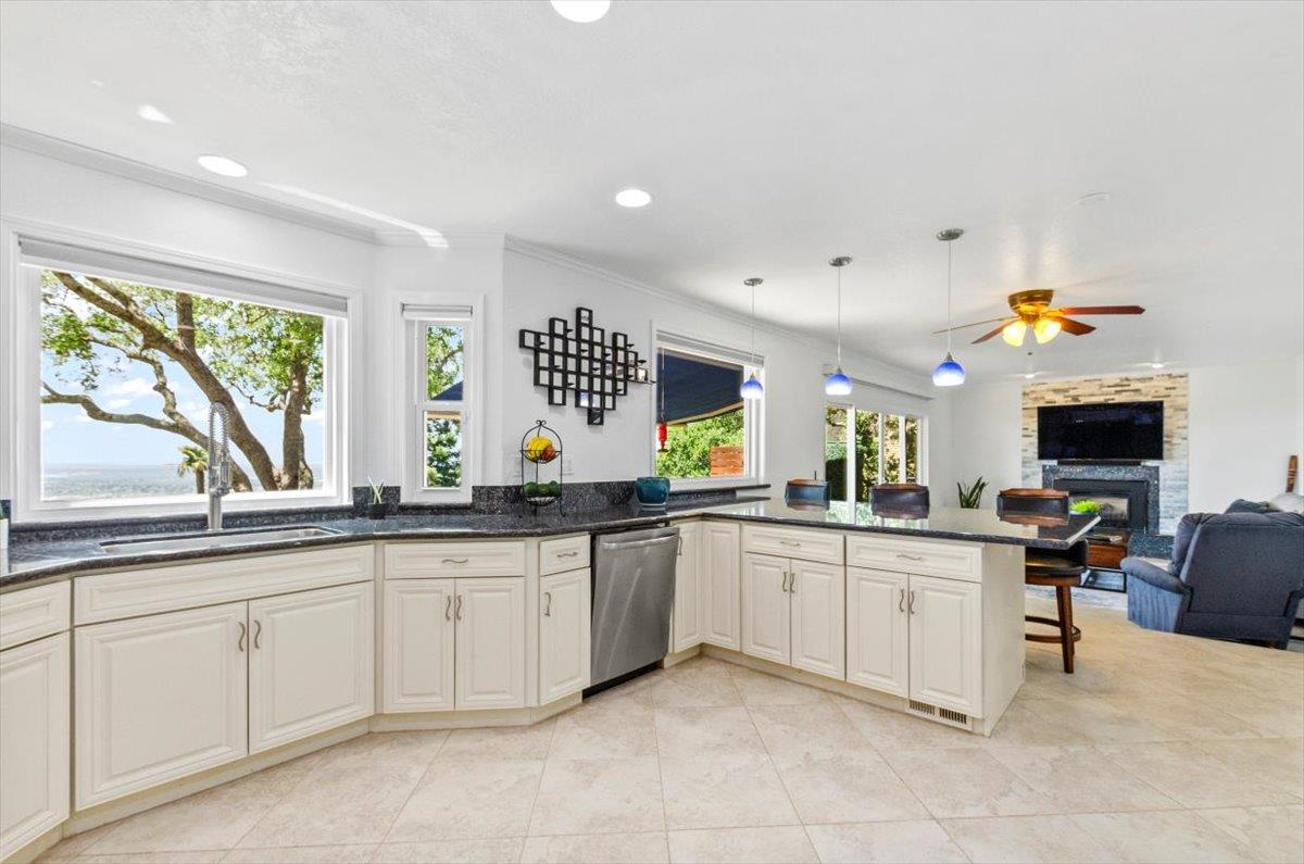 Powers Drive, El Dorado Hills, California image 9