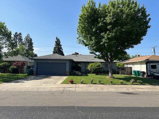 Detail Gallery Image 5 of 77 For 820 Park St, Lodi,  CA 95240 - 3 Beds | 2 Baths