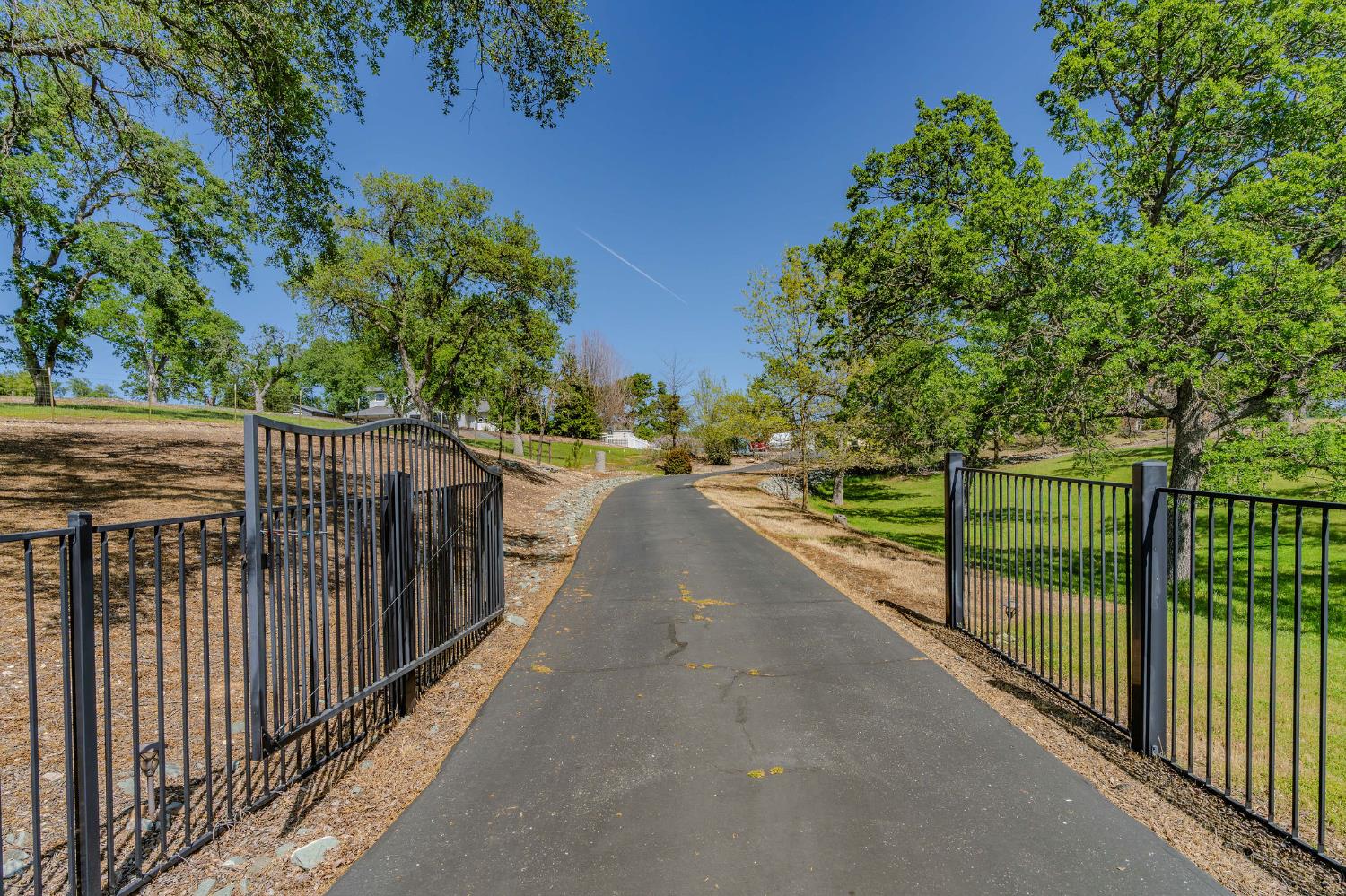 Detail Gallery Image 2 of 83 For 5753 Treosti Pl, Valley Springs,  CA 95252 - 5 Beds | 3/1 Baths