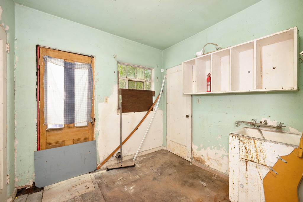 Detail Gallery Image 19 of 34 For 1701 4th Ave, Sacramento,  CA 95818 - 3 Beds | 1/1 Baths