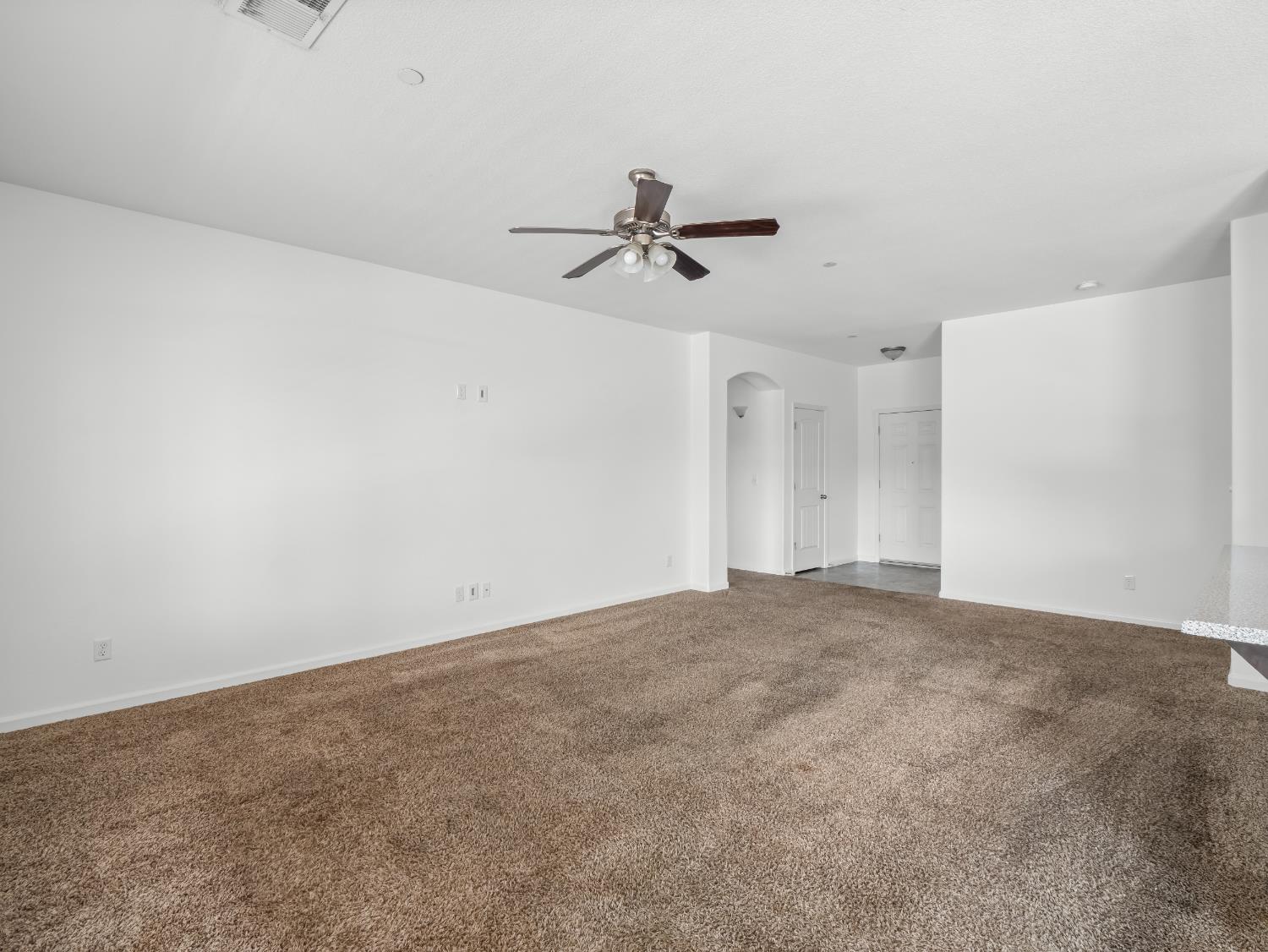 Detail Gallery Image 8 of 34 For 1585 Dallas St, Dinuba,  CA 93618 - 4 Beds | 2 Baths