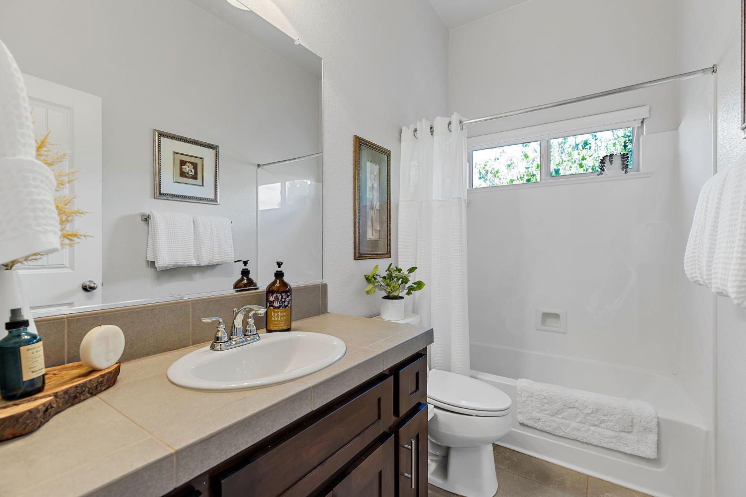Detail Gallery Image 23 of 35 For 2096 Cattledrive Way, Roseville,  CA 95747 - 3 Beds | 3 Baths