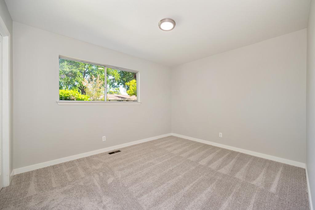 Detail Gallery Image 16 of 42 For 2 Springbrook Cir, Sacramento,  CA 95831 - – Beds | – Baths