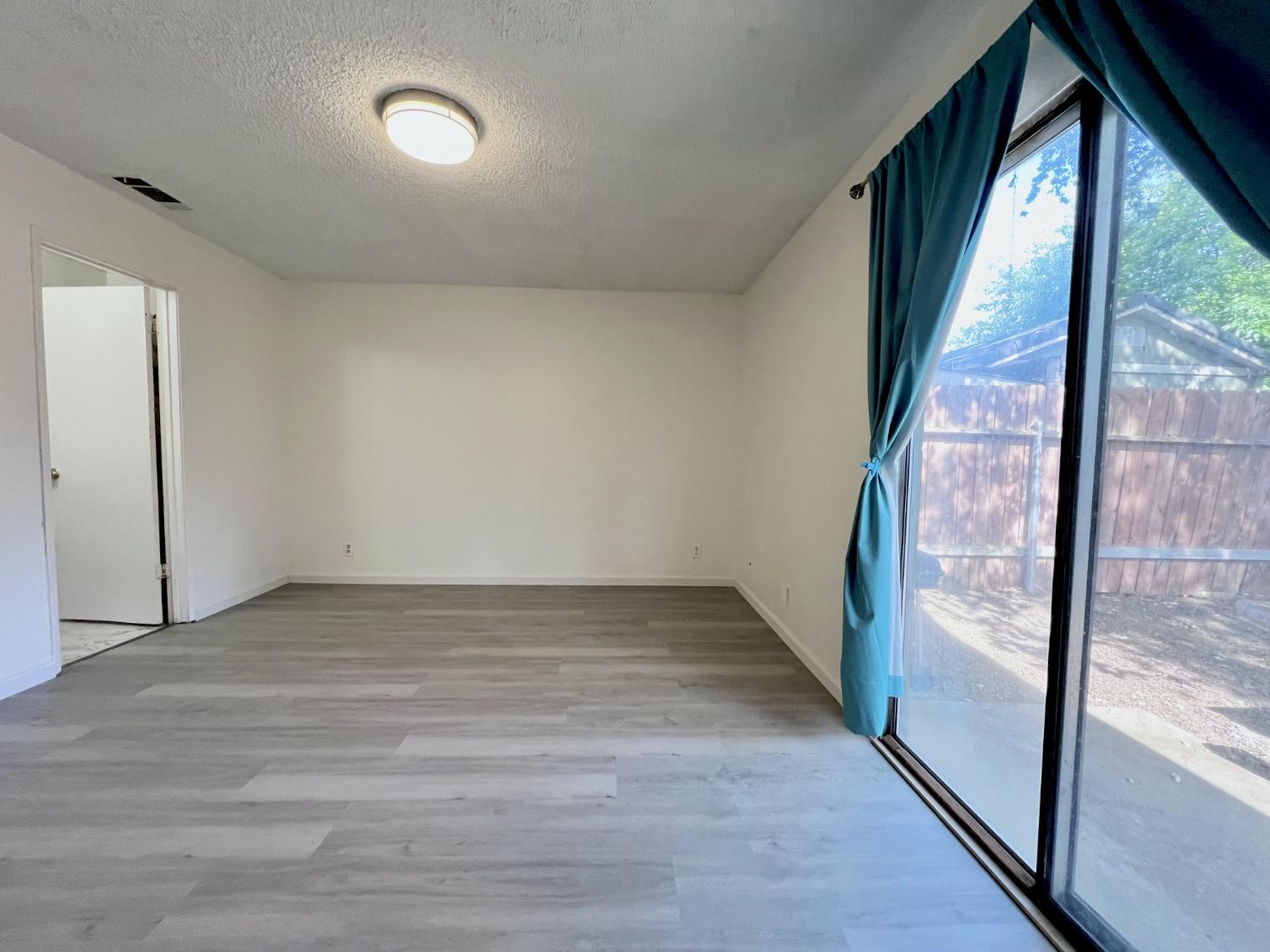Detail Gallery Image 17 of 33 For 4901 Morningstar Dr #2,  Sacramento,  CA 95824 - 3 Beds | 2 Baths
