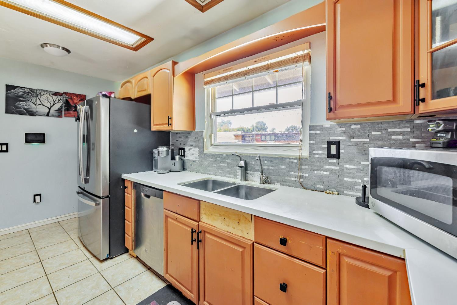 Detail Gallery Image 2 of 42 For 3212 Hurley Way, Sacramento,  CA 95864 - 3 Beds | 1 Baths