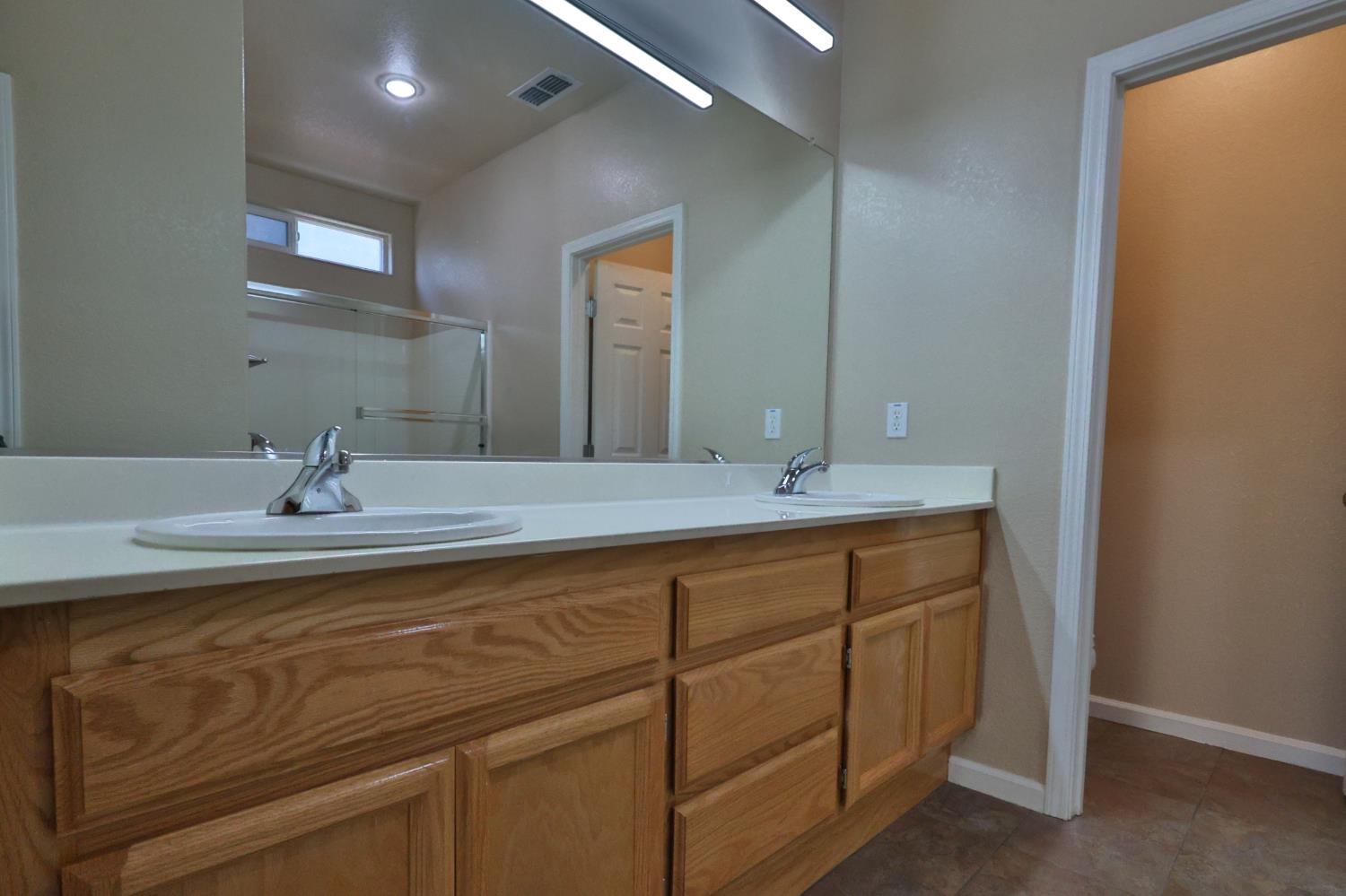 Detail Gallery Image 19 of 48 For 1575 Larkflower Way, Lincoln,  CA 95648 - 3 Beds | 2 Baths
