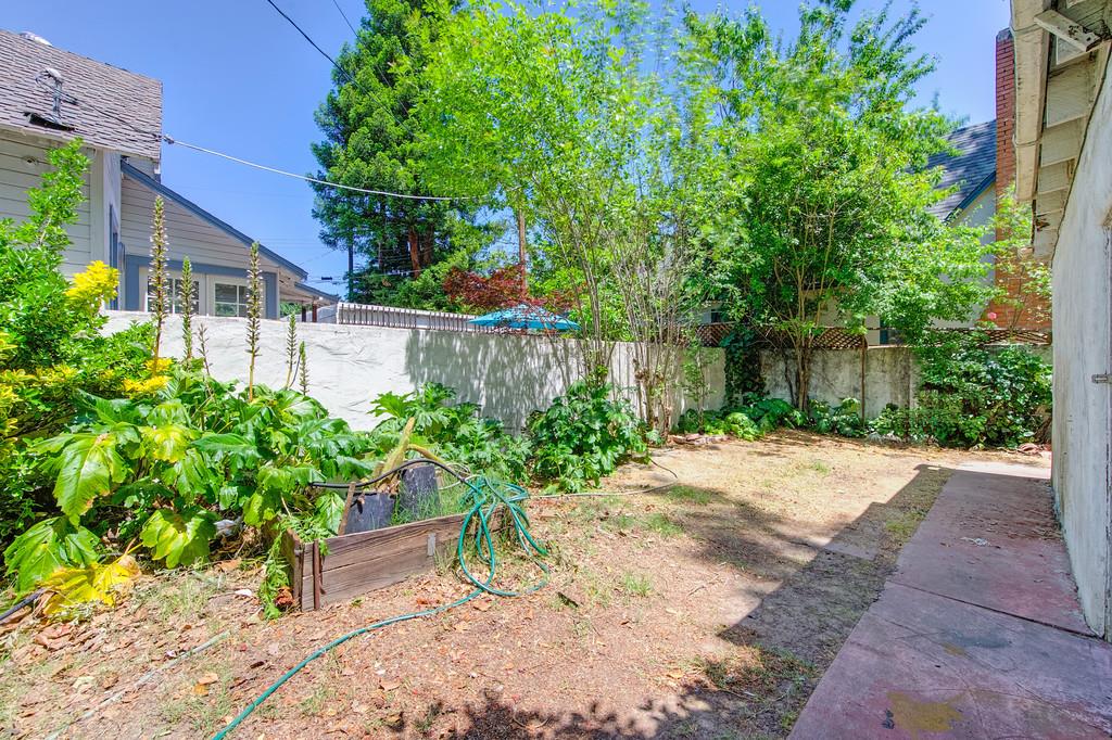 Detail Gallery Image 30 of 34 For 1701 4th Ave, Sacramento,  CA 95818 - 3 Beds | 1/1 Baths