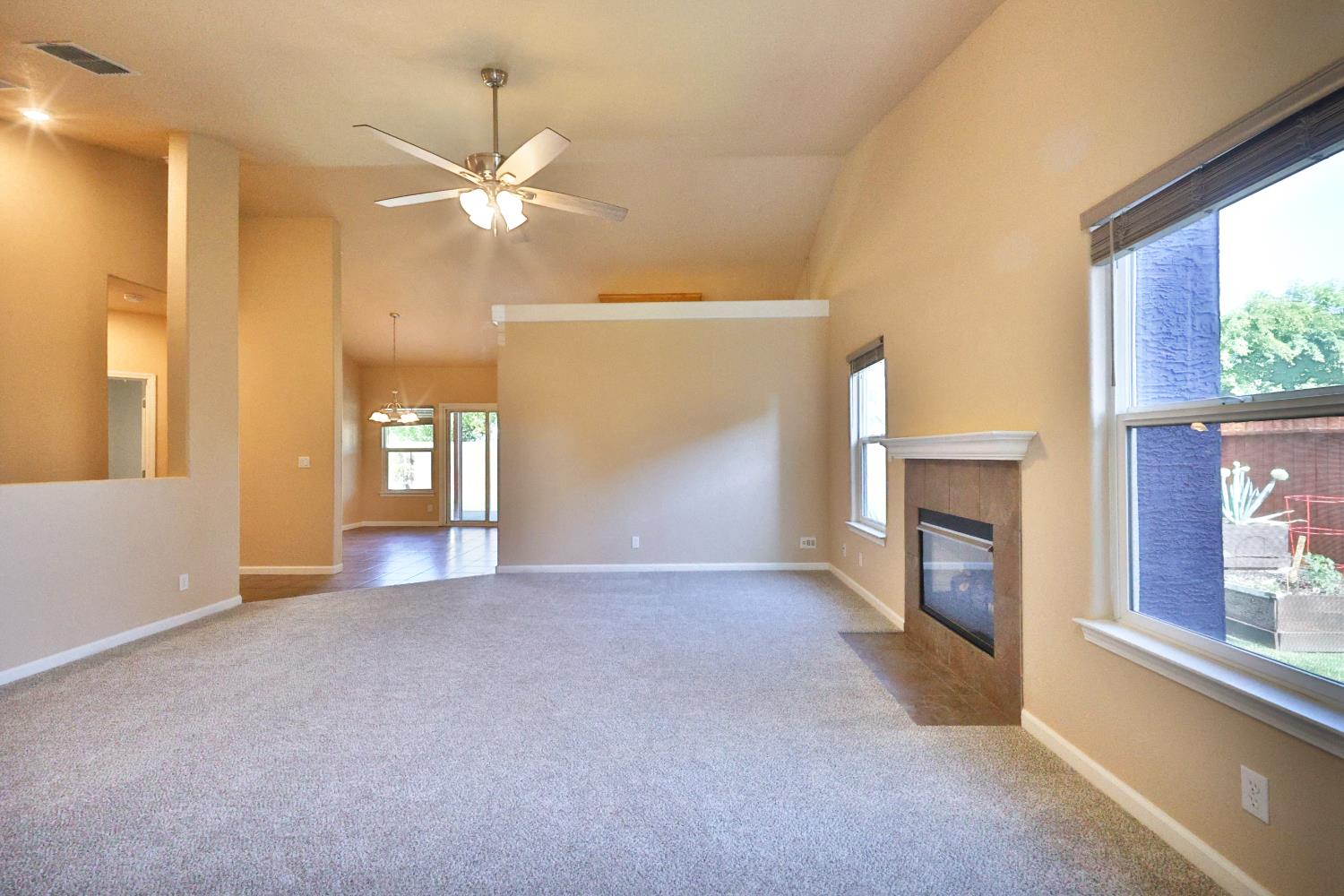 Detail Gallery Image 14 of 48 For 1575 Larkflower Way, Lincoln,  CA 95648 - 3 Beds | 2 Baths