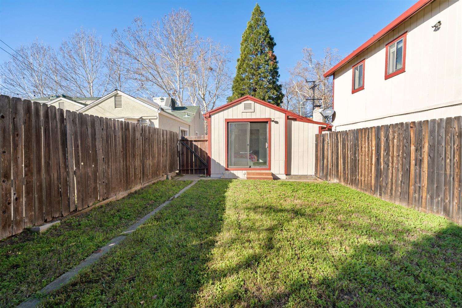 Virginia Avenue, West Sacramento, California image 16