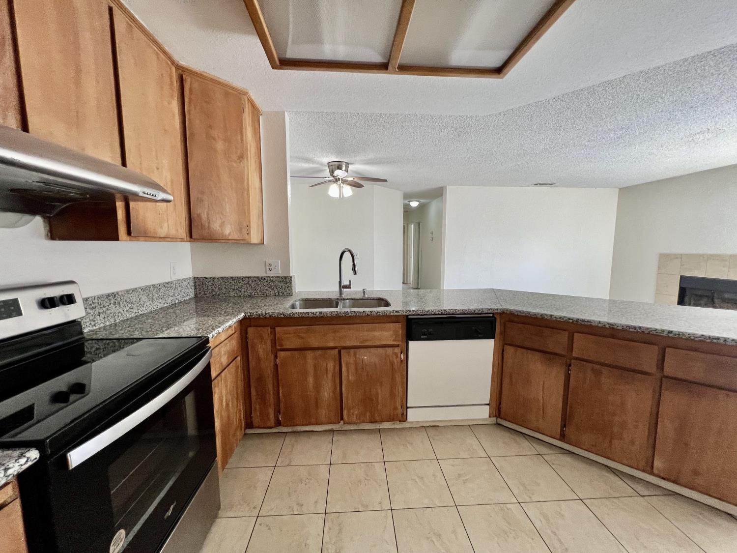 Detail Gallery Image 8 of 33 For 4901 Morningstar Dr #2,  Sacramento,  CA 95824 - 3 Beds | 2 Baths