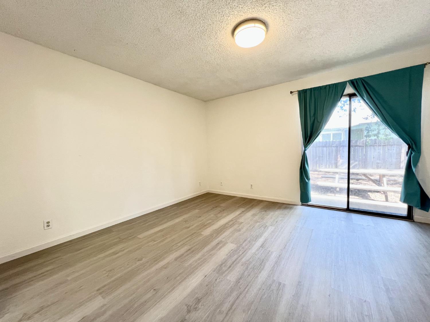 Detail Gallery Image 16 of 33 For 4901 Morningstar Dr #2,  Sacramento,  CA 95824 - 3 Beds | 2 Baths