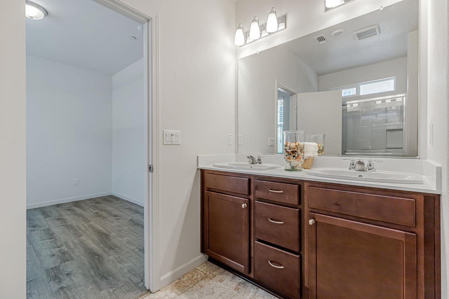 Detail Gallery Image 28 of 48 For 4630 Ocean Ln, Elk Grove,  CA 95757 - 2 Beds | 2 Baths