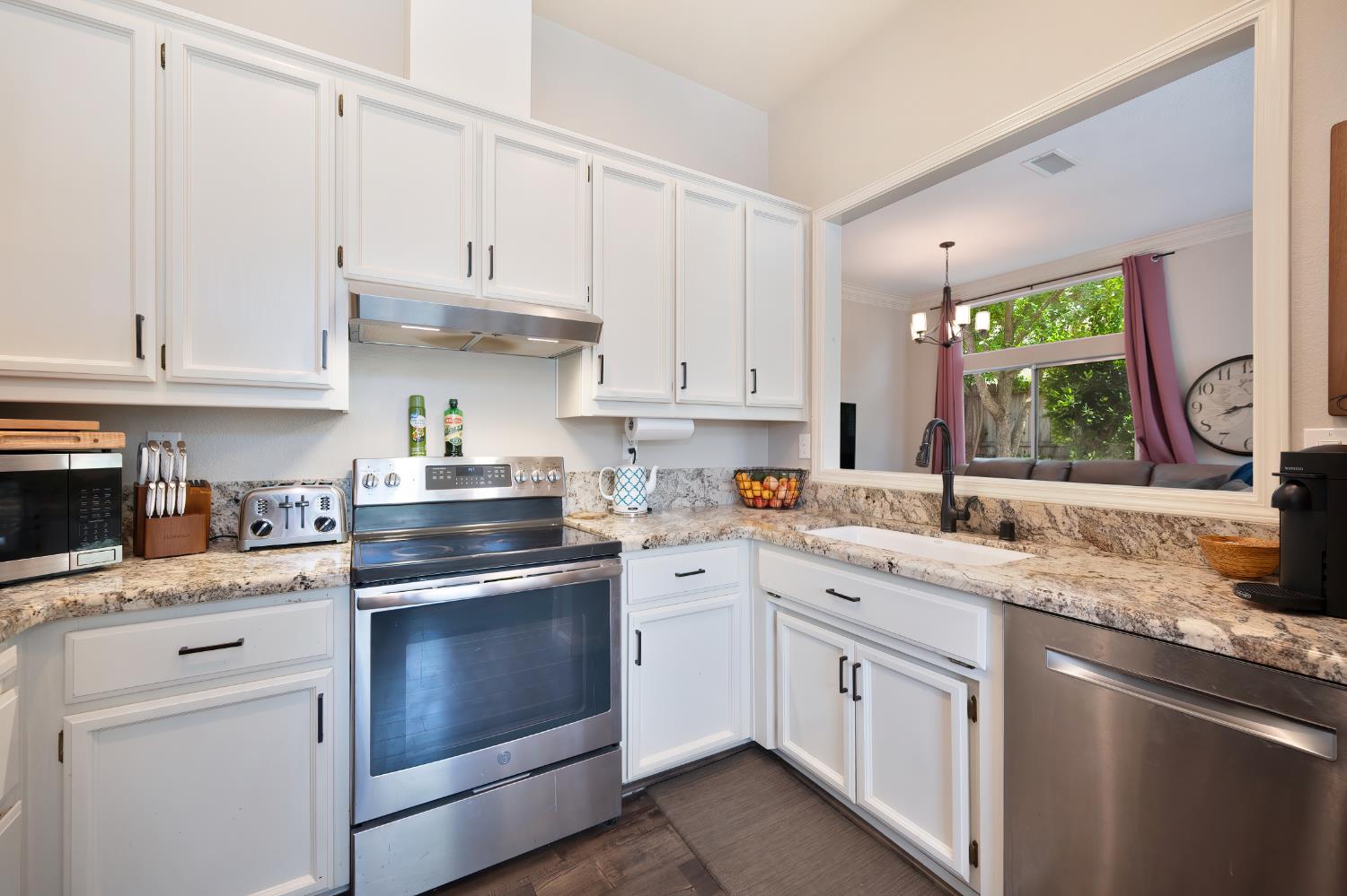 Detail Gallery Image 8 of 29 For 15205 Medella Cir, Sloughhouse,  CA 95683 - 3 Beds | 2 Baths