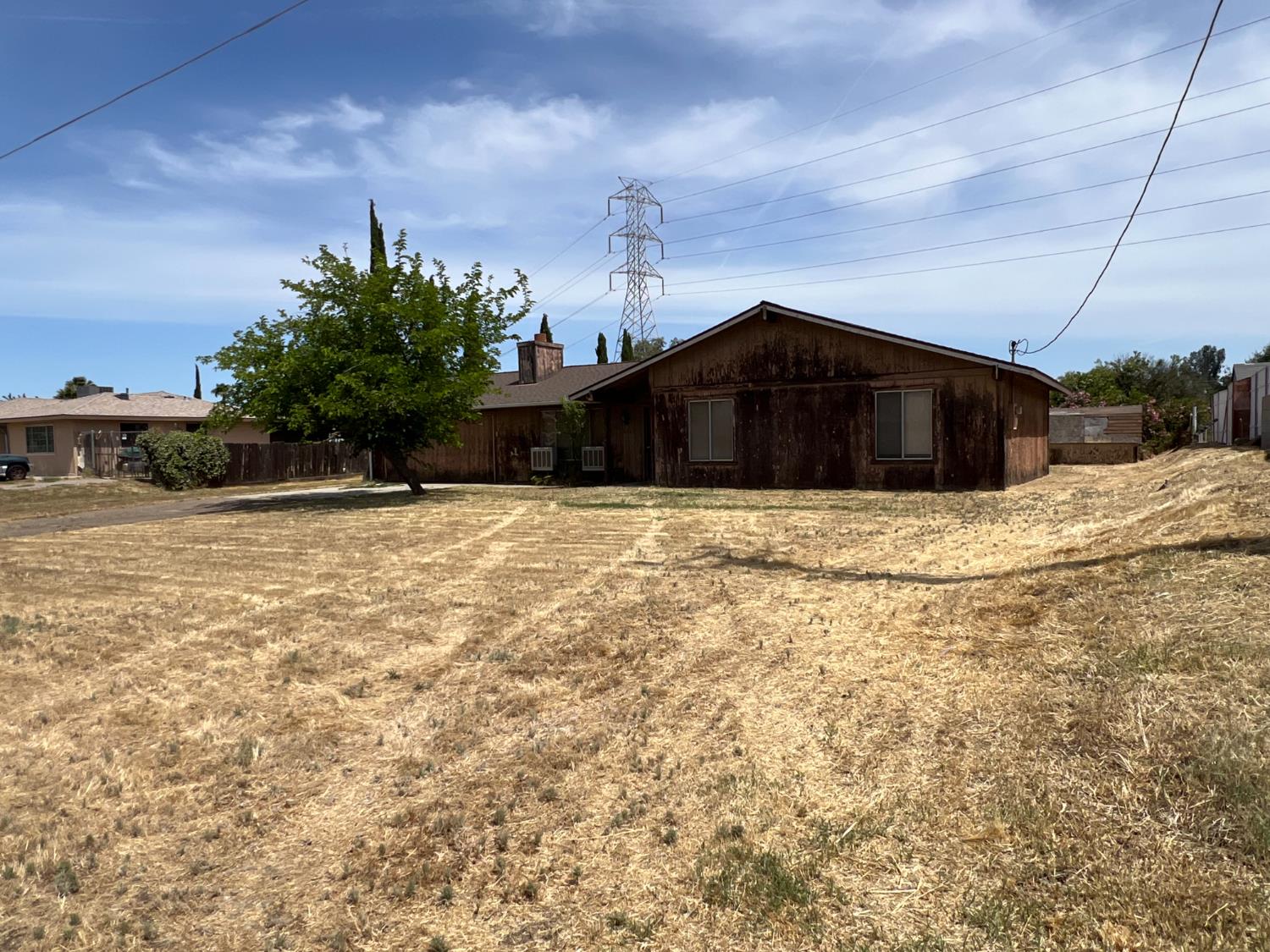 Detail Gallery Image 3 of 44 For 25553 El Vado Dr, Madera,  CA 93638 - 3 Beds | 1/1 Baths