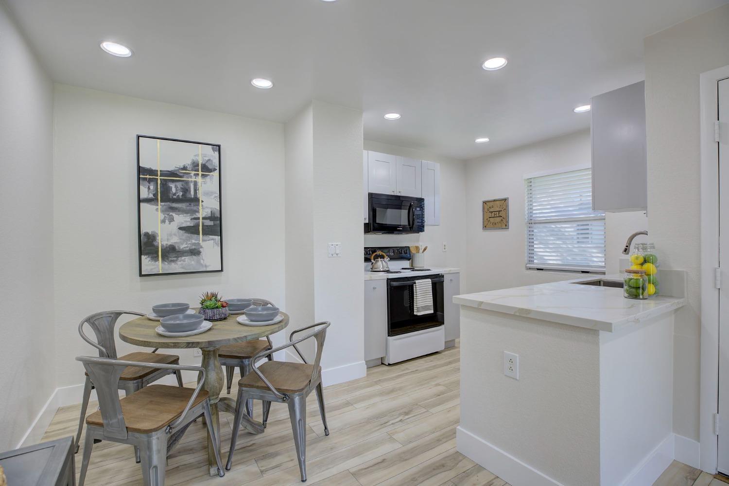 Detail Gallery Image 2 of 34 For 104 La Contera Ct #140,  Sacramento,  CA 95834 - 1 Beds | 1 Baths