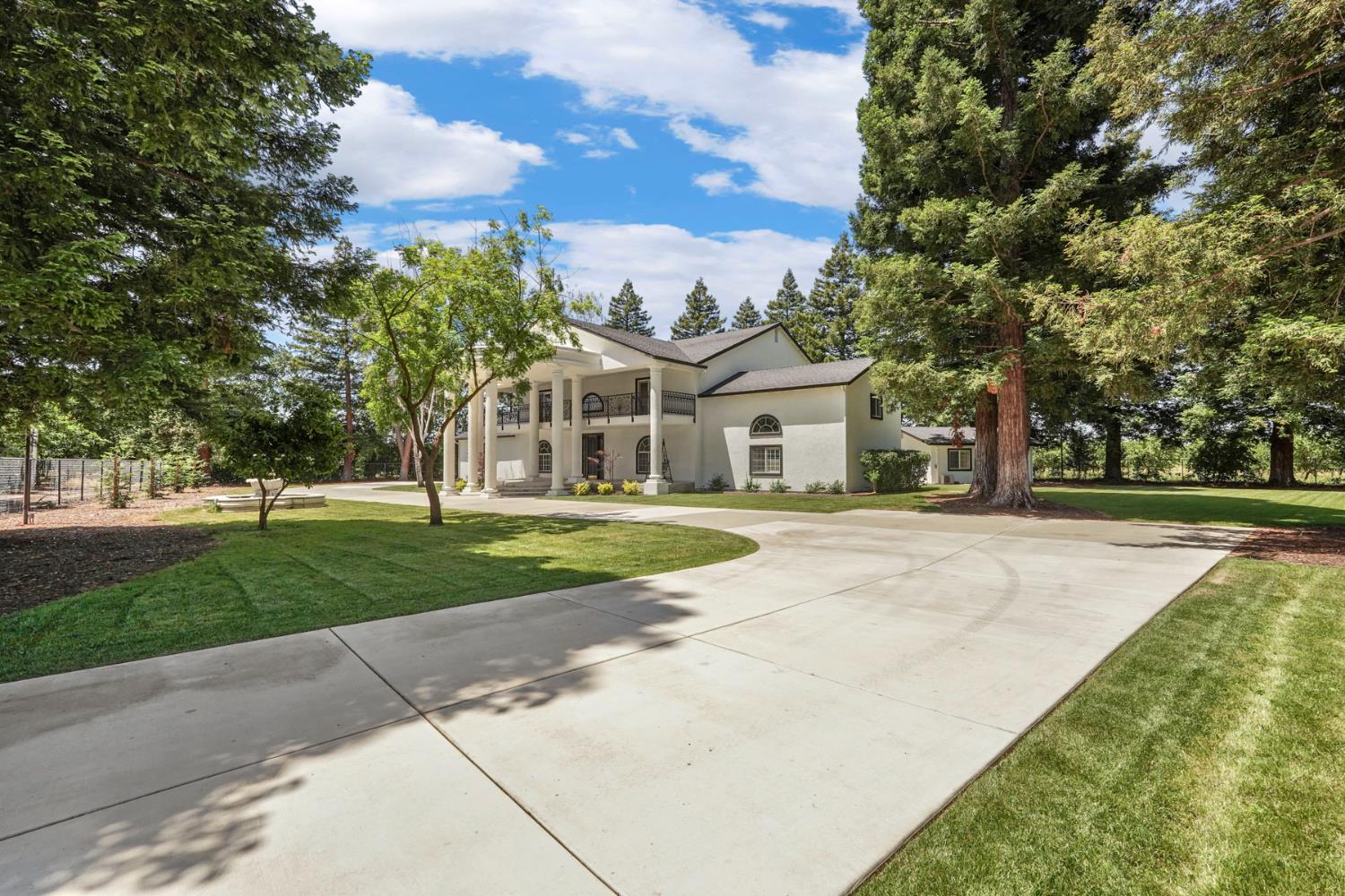 Detail Gallery Image 5 of 95 For 7149 E Eight Mile Rd, Stockton,  CA 95212 - 5 Beds | 5/1 Baths