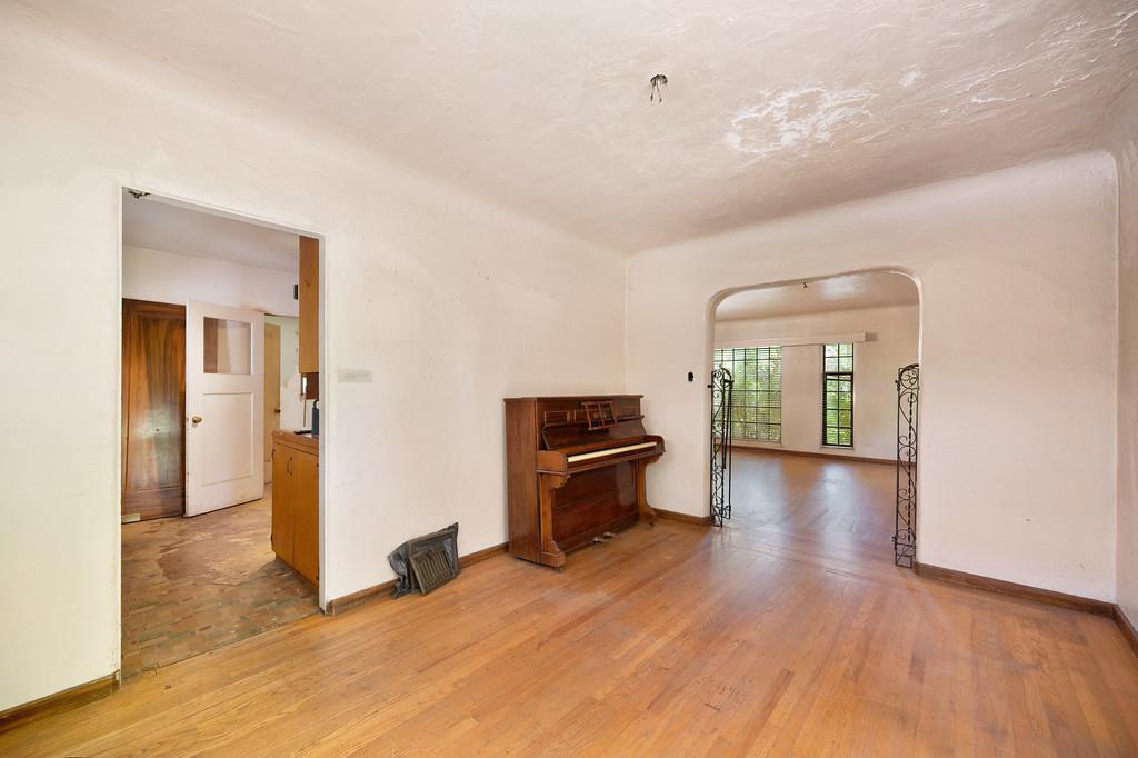 Detail Gallery Image 15 of 34 For 1701 4th Ave, Sacramento,  CA 95818 - 3 Beds | 1/1 Baths