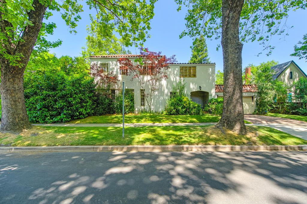 Detail Gallery Image 5 of 34 For 1701 4th Ave, Sacramento,  CA 95818 - 3 Beds | 1/1 Baths