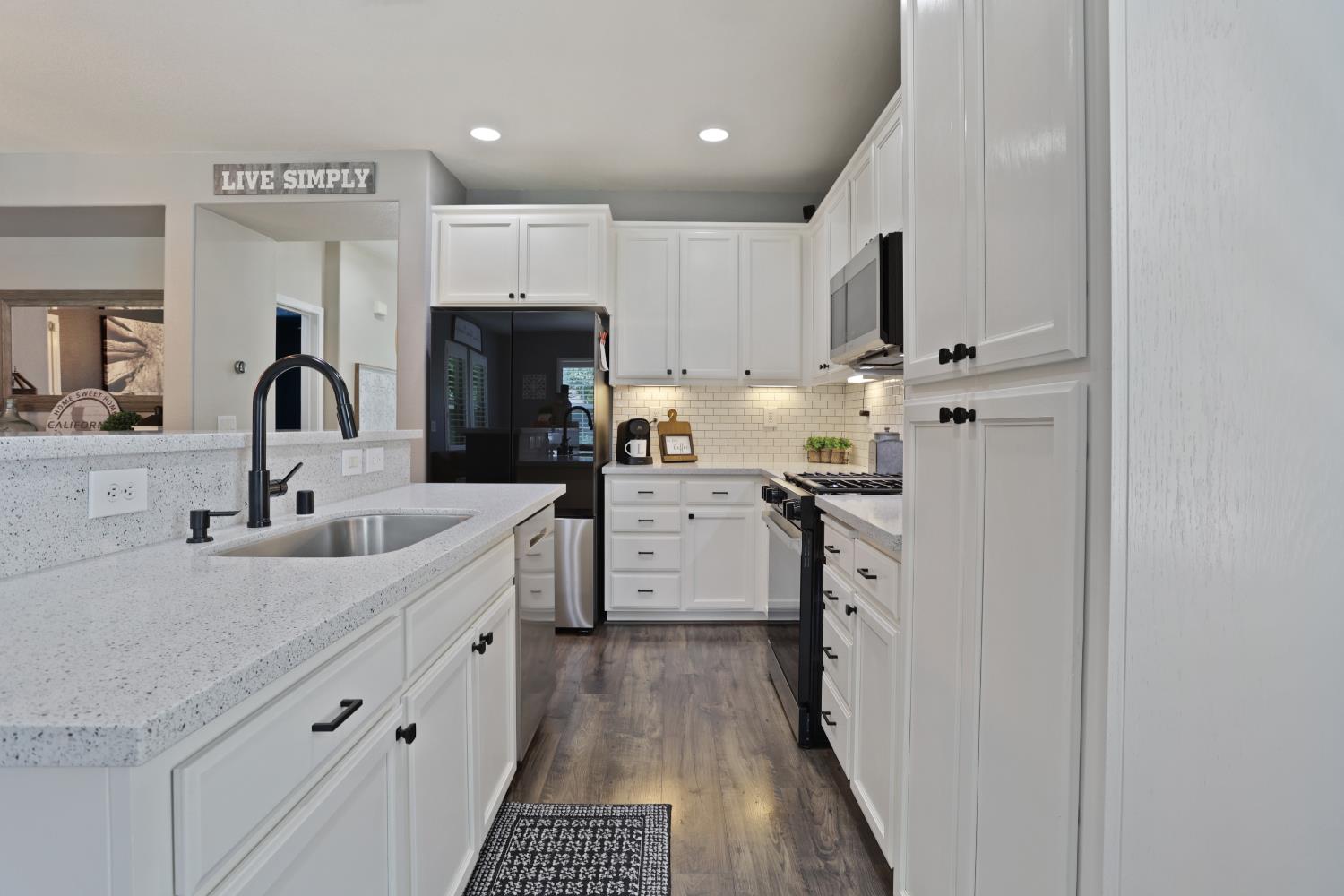 Detail Gallery Image 13 of 39 For 4275 Tropaz Ln, Tracy,  CA 95377 - 3 Beds | 2/1 Baths