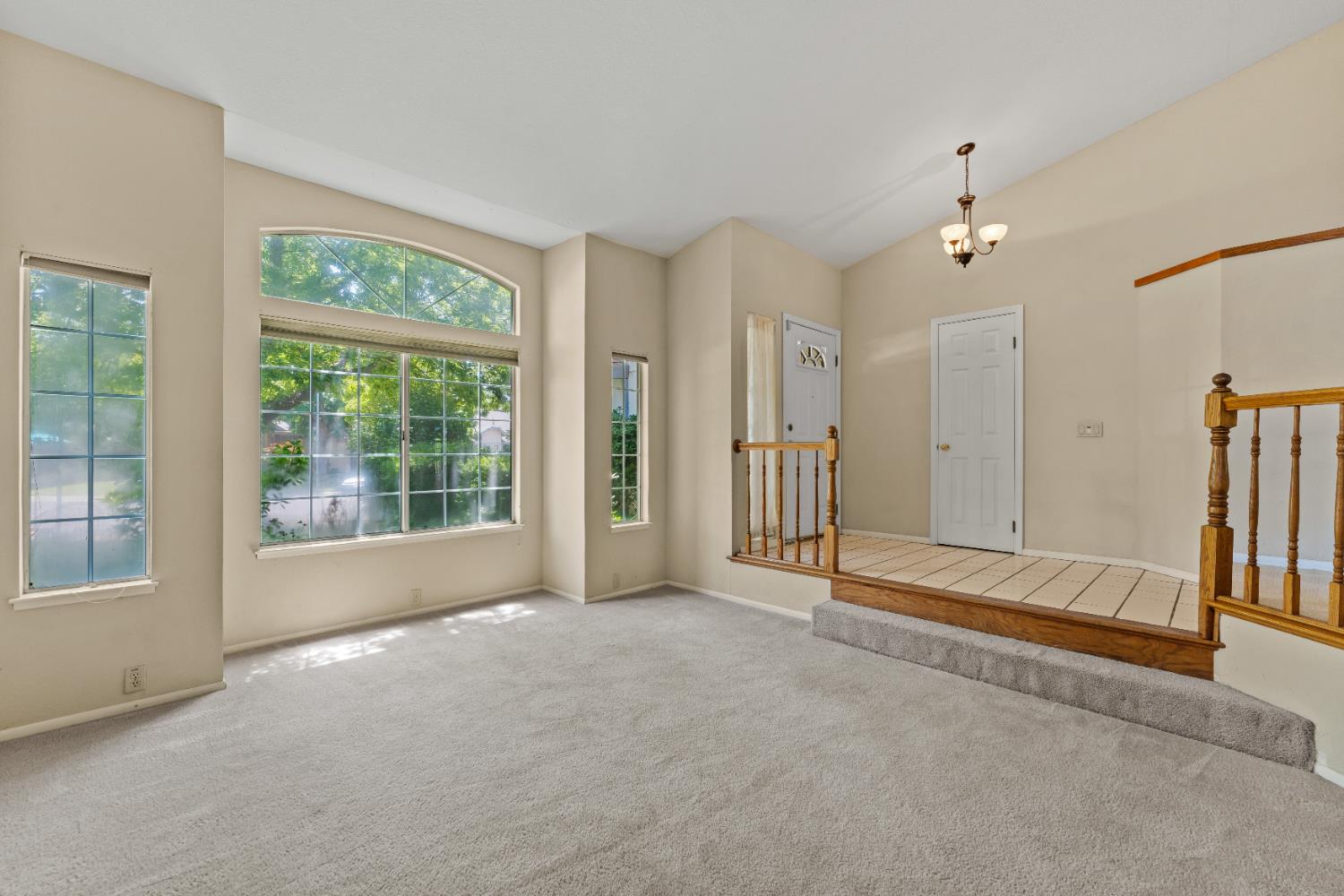 Detail Gallery Image 5 of 26 For 6009 Villa Rosa Way, Elk Grove,  CA 95758 - 4 Beds | 3 Baths