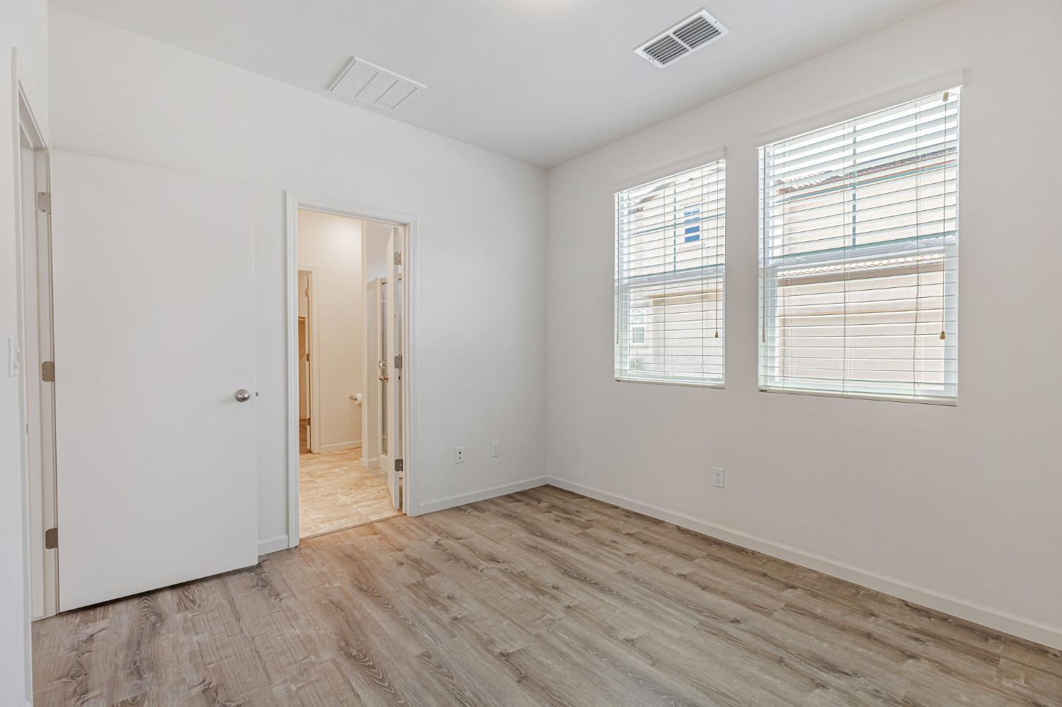 Detail Gallery Image 19 of 48 For 4630 Ocean Ln, Elk Grove,  CA 95757 - 2 Beds | 2 Baths