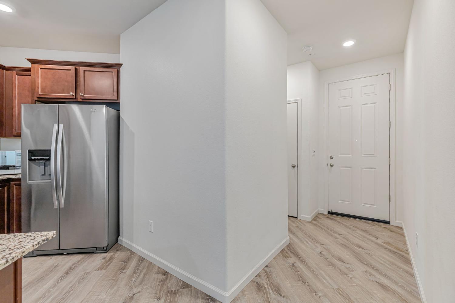 Detail Gallery Image 5 of 48 For 4630 Ocean Ln, Elk Grove,  CA 95757 - 2 Beds | 2 Baths