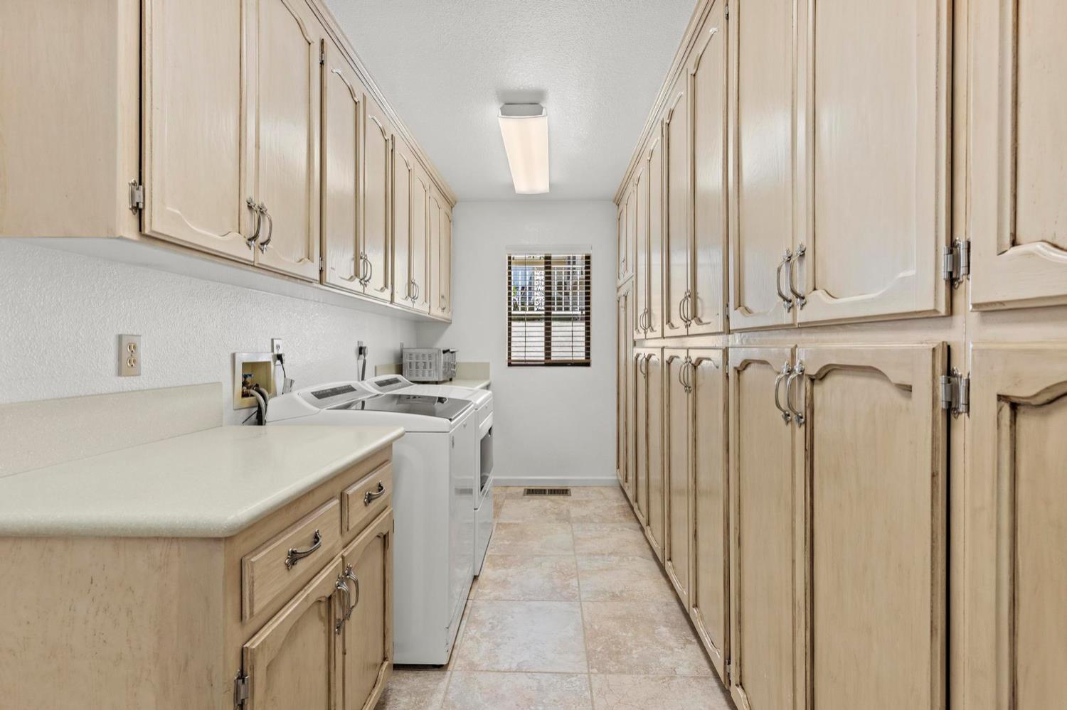Detail Gallery Image 16 of 63 For 5419 Royal Oaks Dr, Oroville,  CA 95966 - 4 Beds | 2/1 Baths
