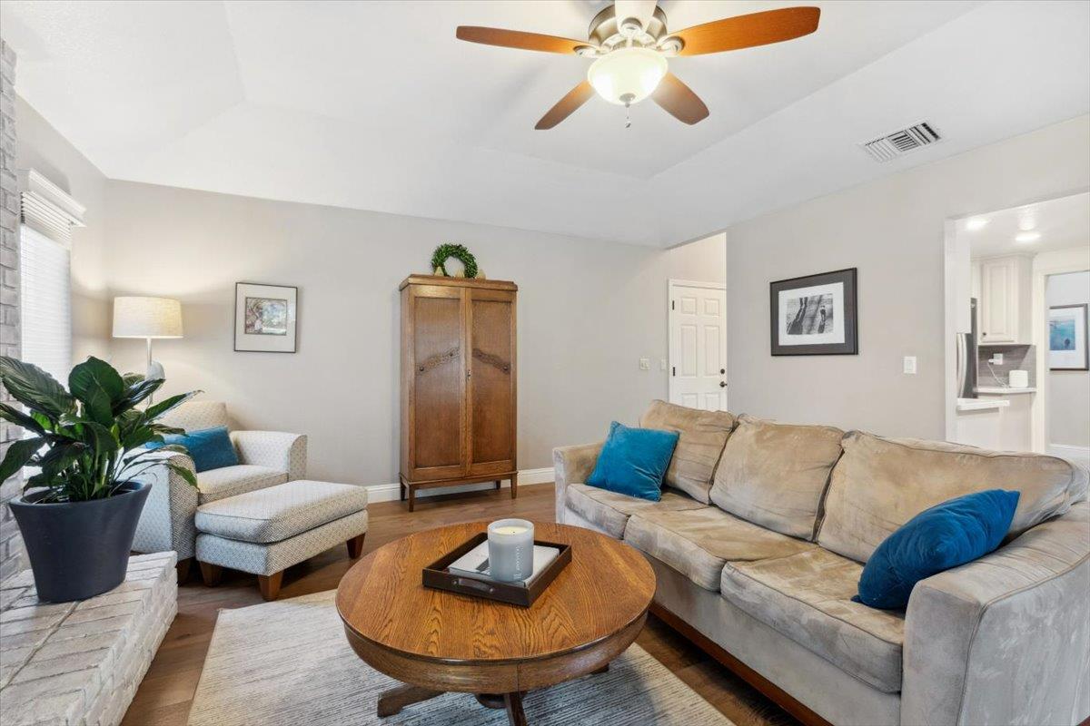 Detail Gallery Image 9 of 24 For 1140 Oak Tree Cir, El Dorado Hills,  CA 95762 - 3 Beds | 2 Baths