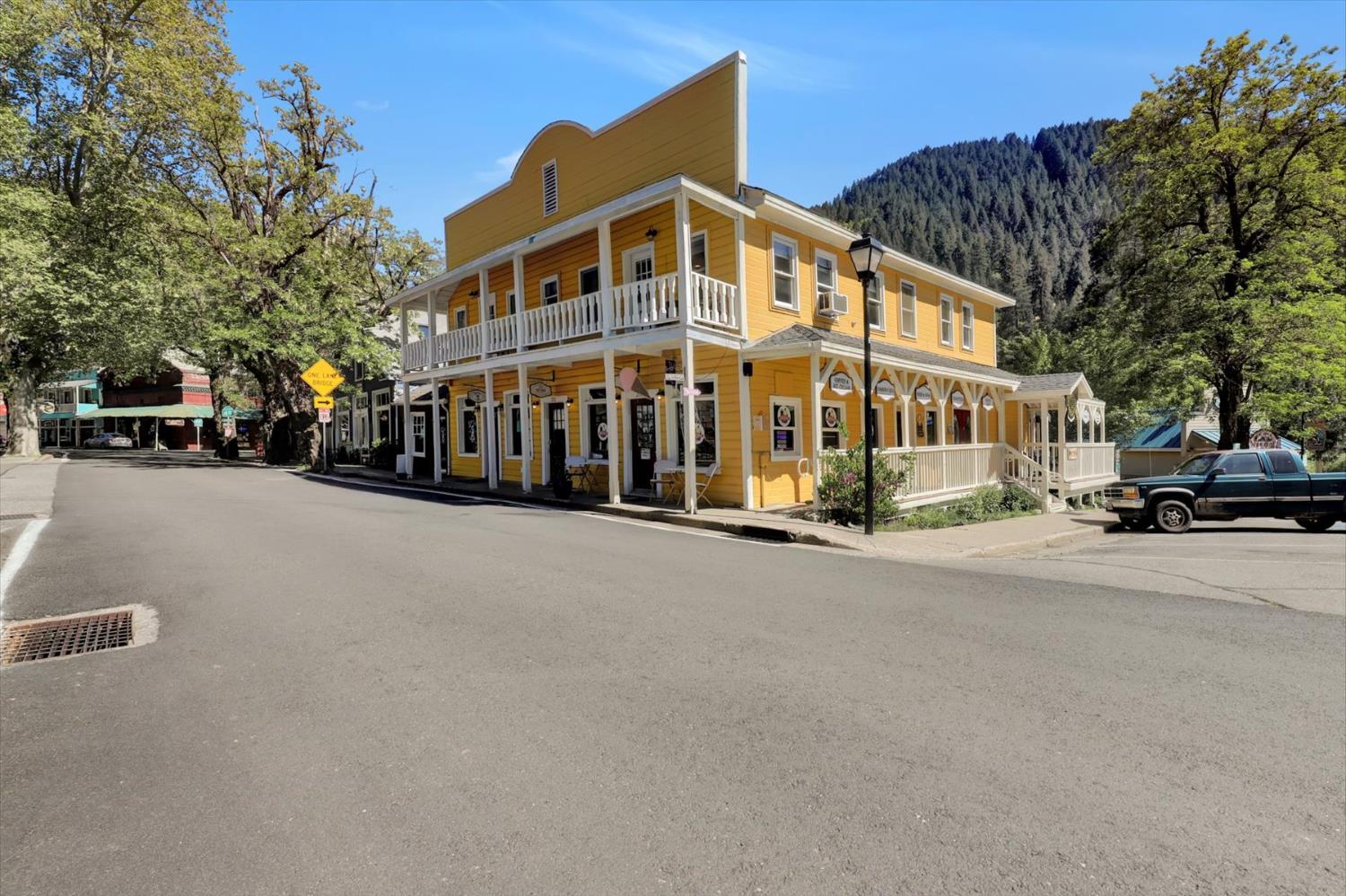 Detail Gallery Image 3 of 93 For 200 Main St, Downieville,  CA 95936 - 3 Beds | 4 Baths