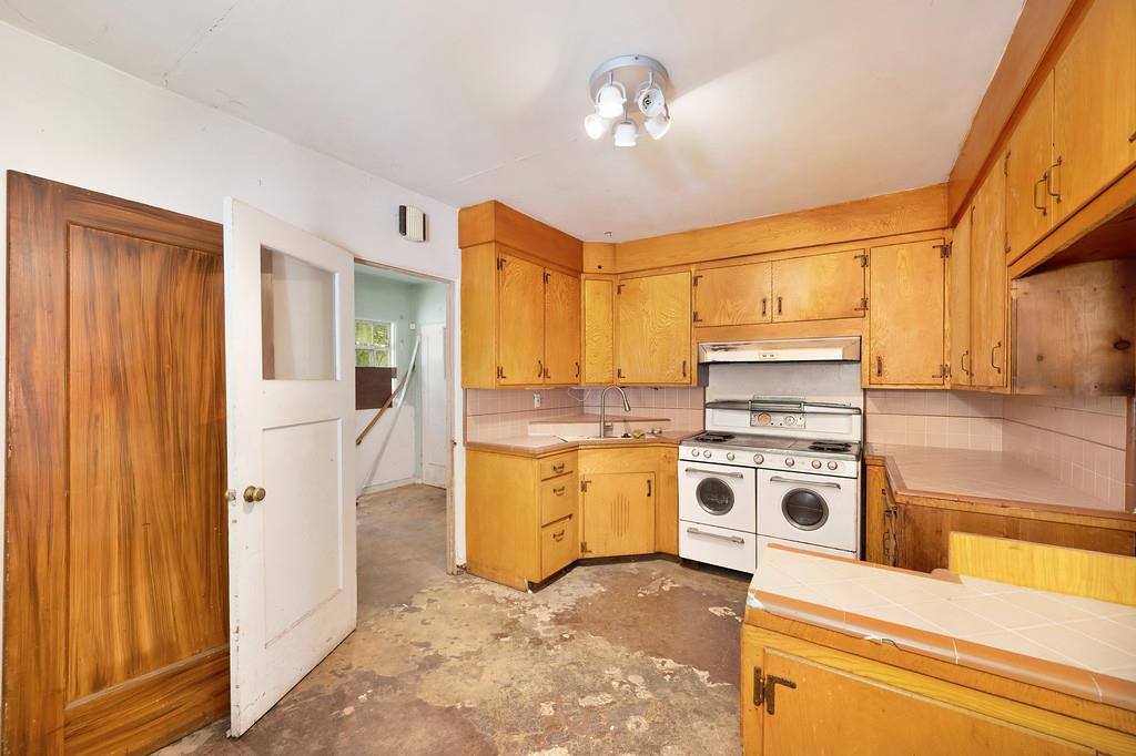 Detail Gallery Image 16 of 34 For 1701 4th Ave, Sacramento,  CA 95818 - 3 Beds | 1/1 Baths