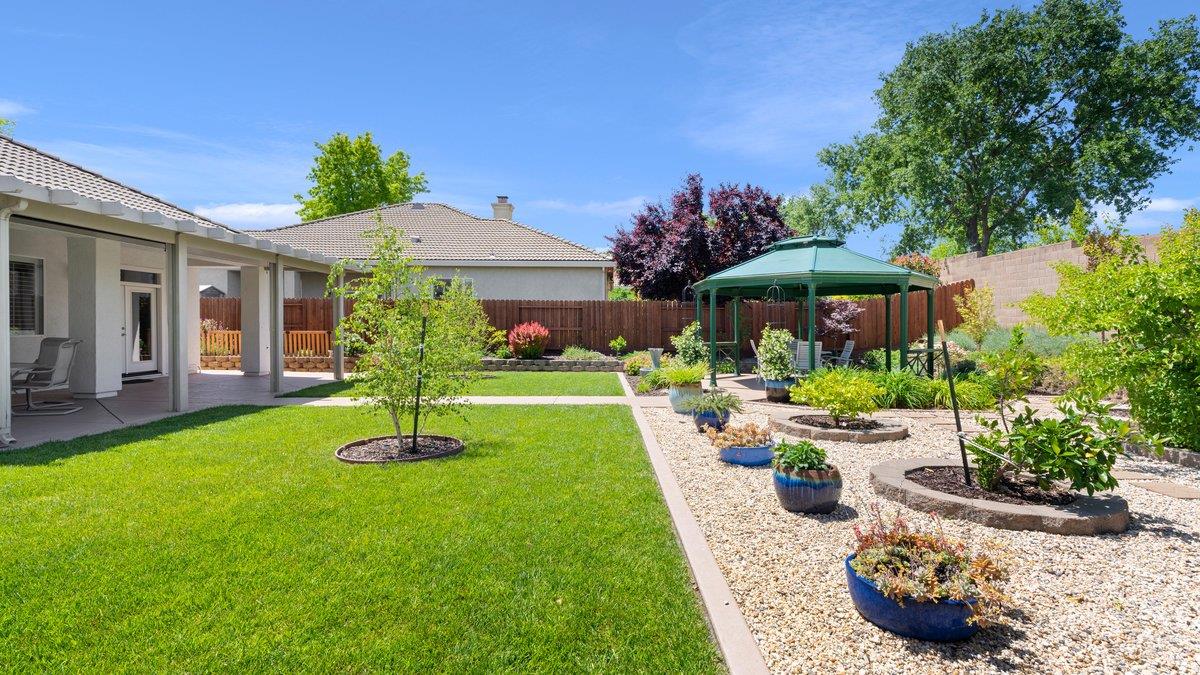 Detail Gallery Image 34 of 62 For 102 Slate Ridge Ct, El Dorado Hills,  CA 95762 - 2 Beds | 2 Baths