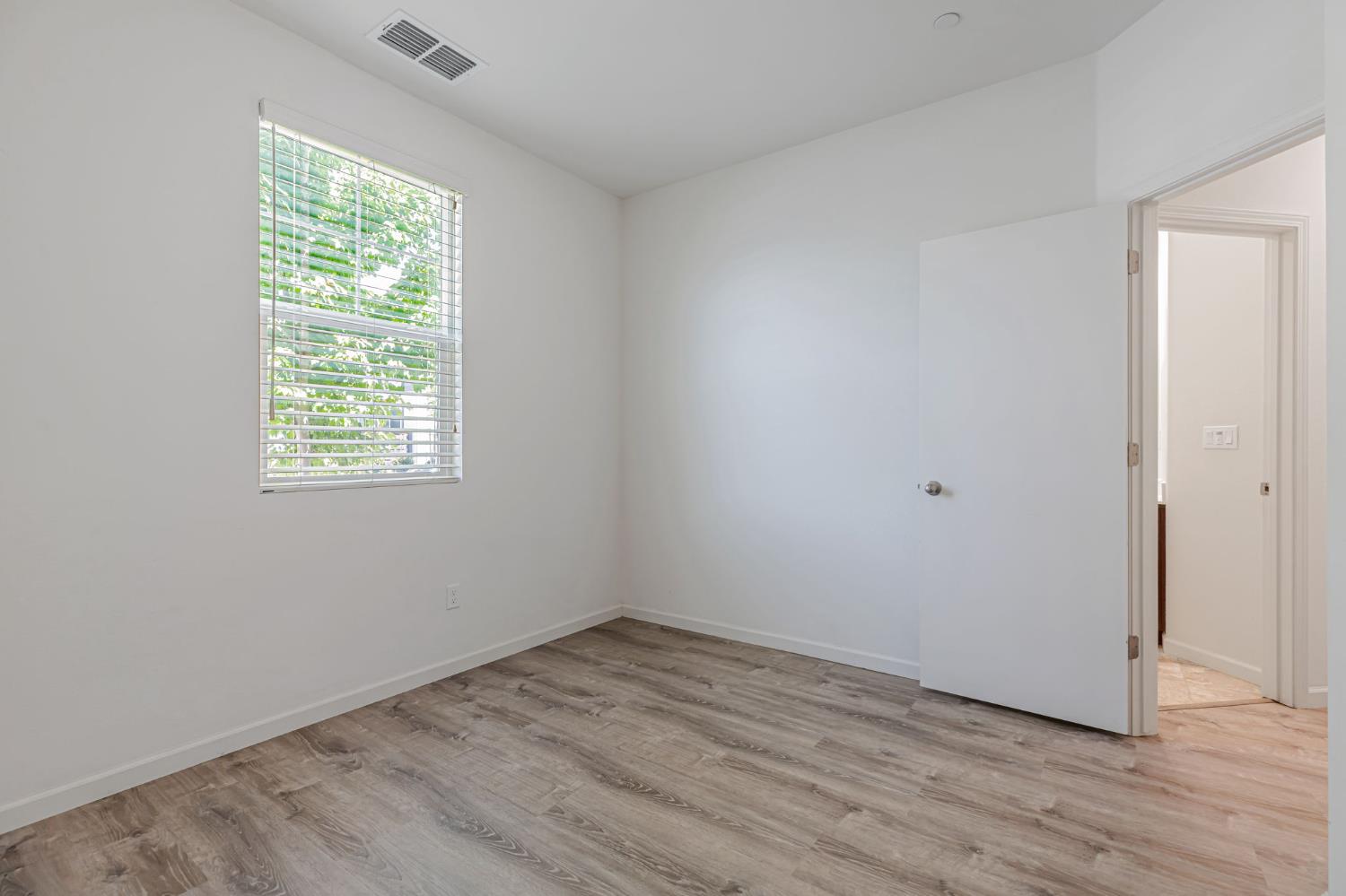 Detail Gallery Image 23 of 48 For 4630 Ocean Ln, Elk Grove,  CA 95757 - 2 Beds | 2 Baths