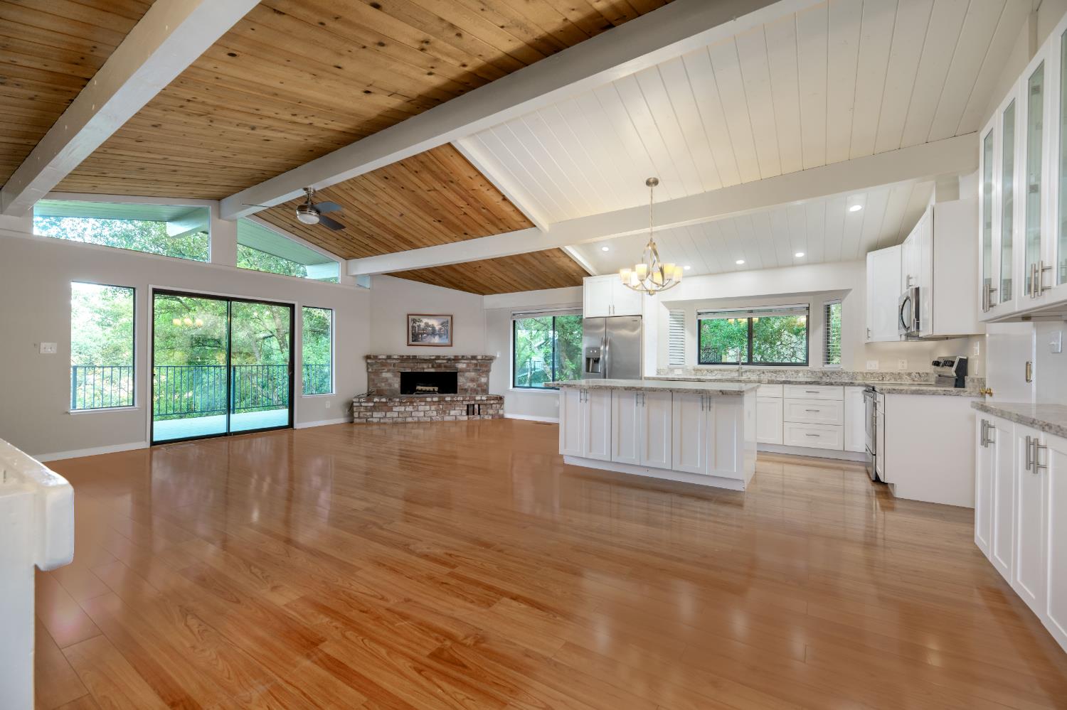 Detail Gallery Image 14 of 75 For 12540 Lake Wildwood Drive, Penn Valley,  CA 95946 - 4 Beds | 2 Baths