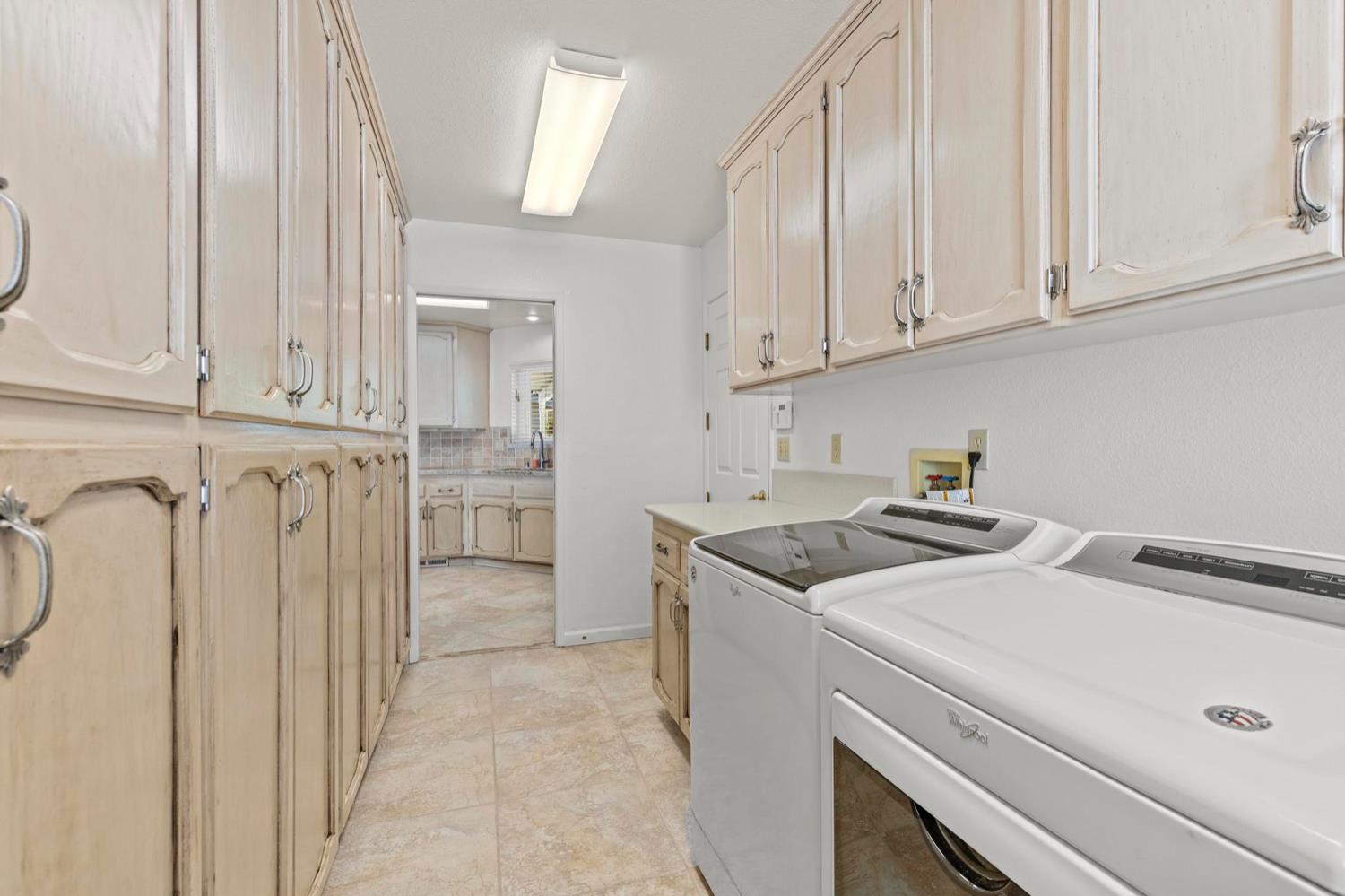 Detail Gallery Image 17 of 63 For 5419 Royal Oaks Dr, Oroville,  CA 95966 - 4 Beds | 2/1 Baths