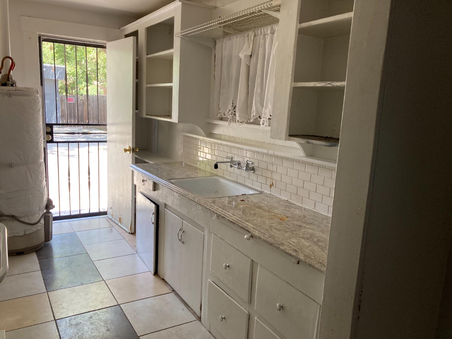 Detail Gallery Image 19 of 26 For 212 High St, Modesto,  CA 95354 - 3 Beds | 1 Baths