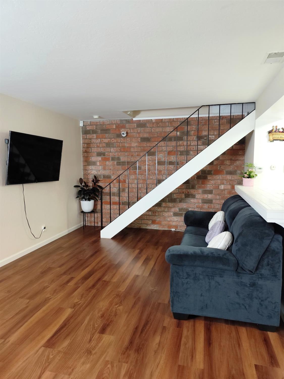 Detail Gallery Image 6 of 22 For 2708 Pole Line Rd #2,  Davis,  CA 95618 - 2 Beds | 1 Baths