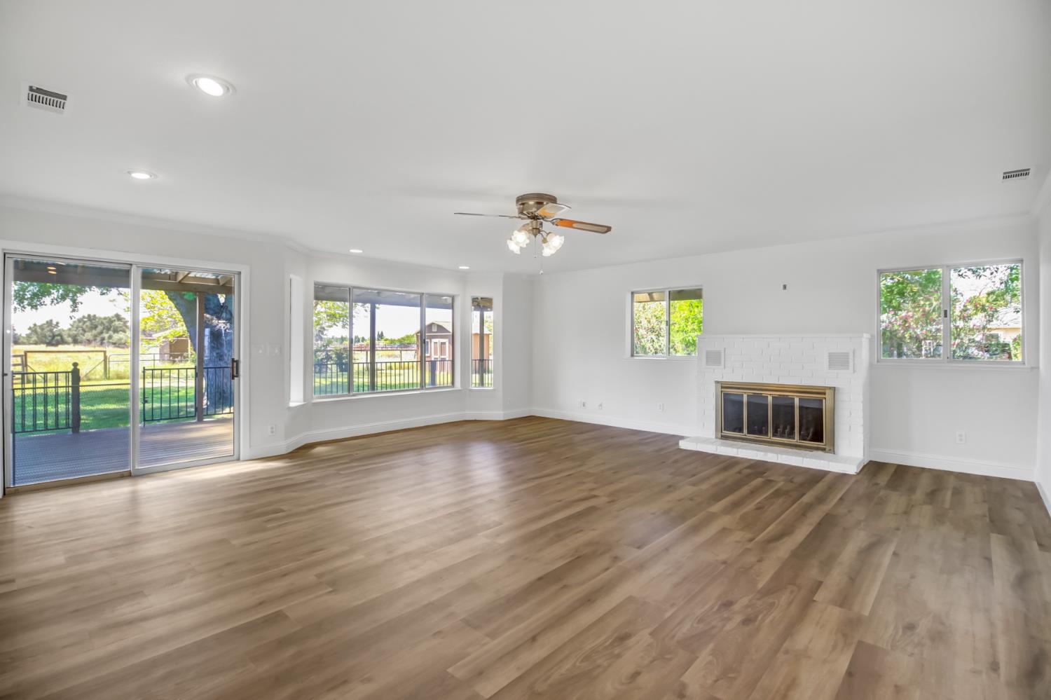 Detail Gallery Image 24 of 82 For 10376 Spiva Rd, Sacramento,  CA 95829 - 4 Beds | 2 Baths