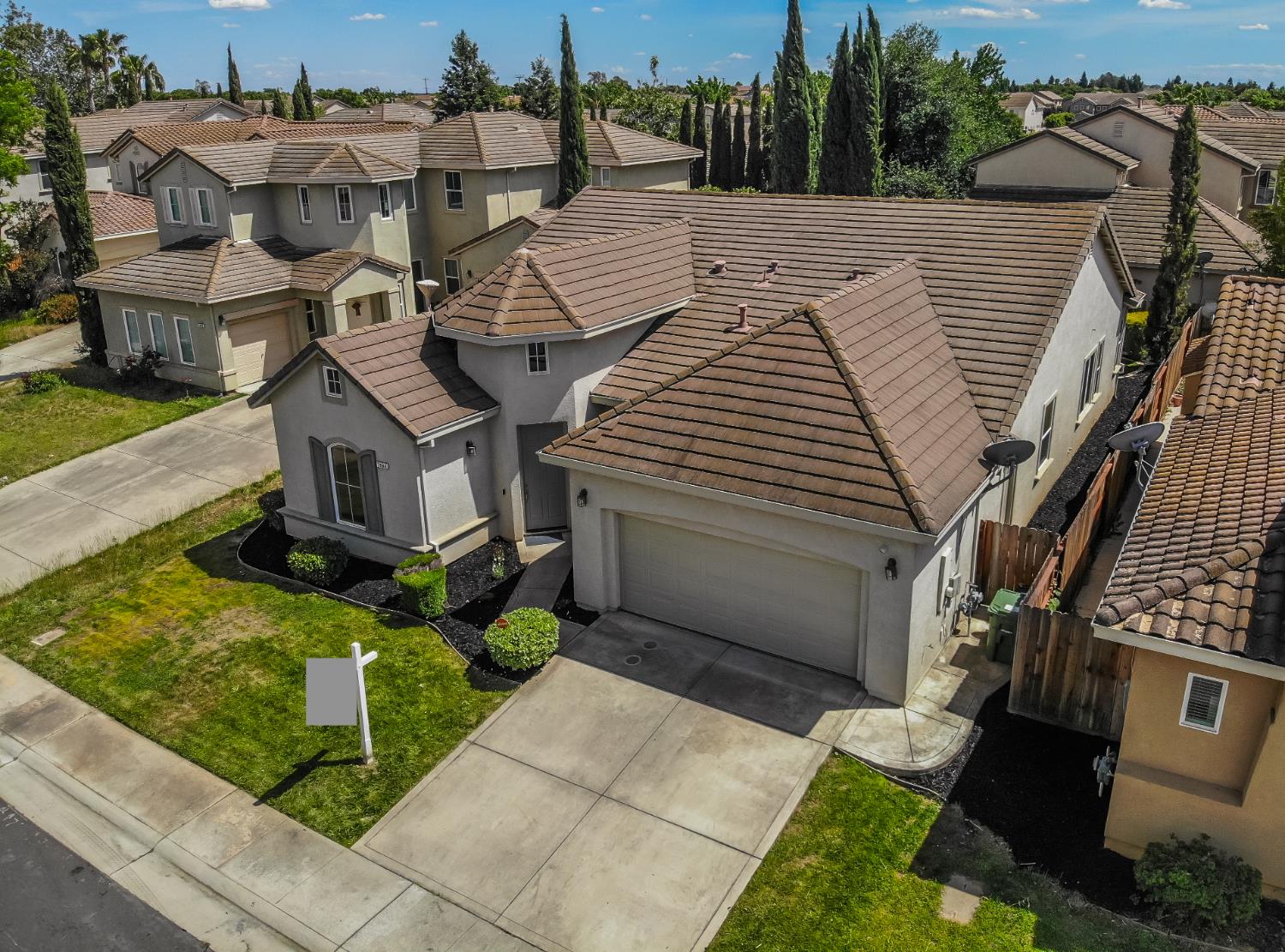 Detail Gallery Image 13 of 13 For 7004 Santarem Ct, Elk Grove,  CA 95757 - 4 Beds | 3 Baths