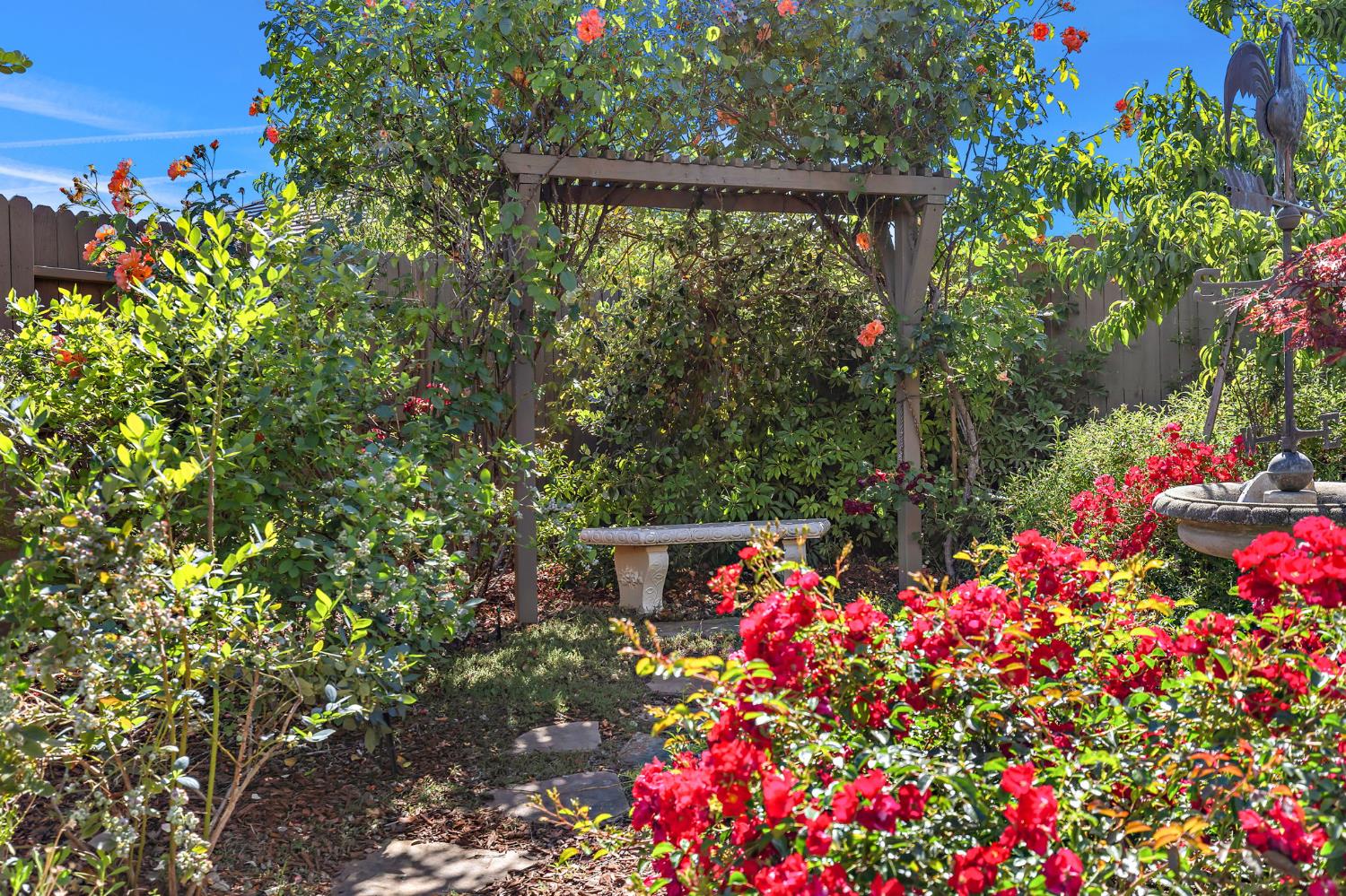 Detail Gallery Image 33 of 35 For 2096 Cattledrive Way, Roseville,  CA 95747 - 3 Beds | 3 Baths