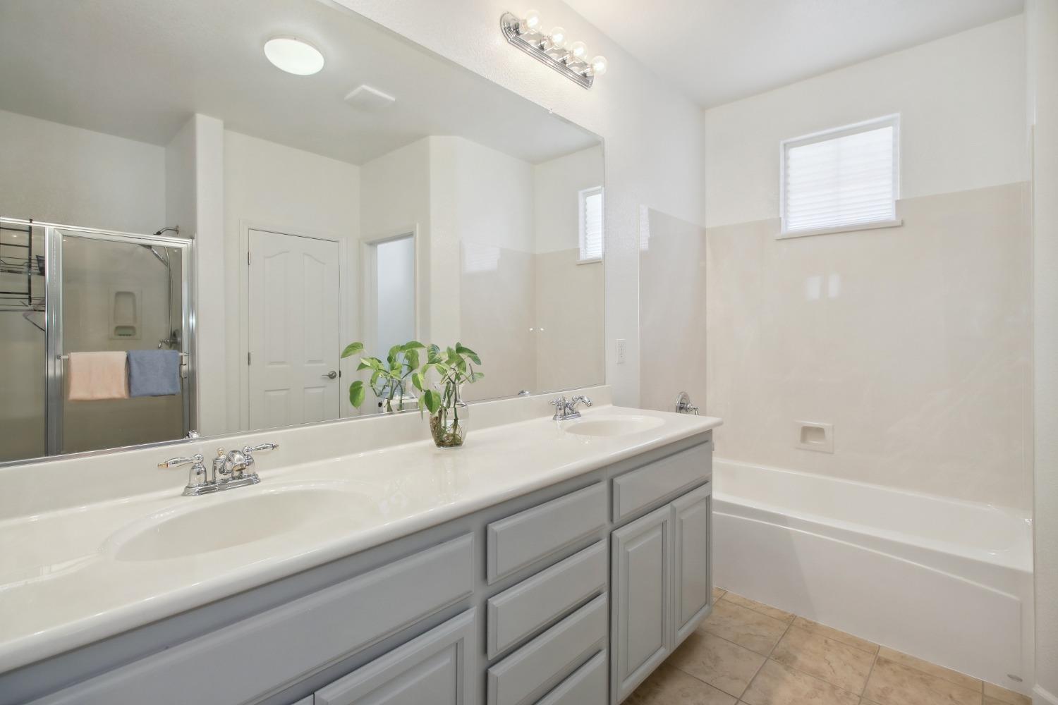 Detail Gallery Image 15 of 23 For 3622 Sardinia Island Way, Sacramento,  CA 95834 - 3 Beds | 3 Baths