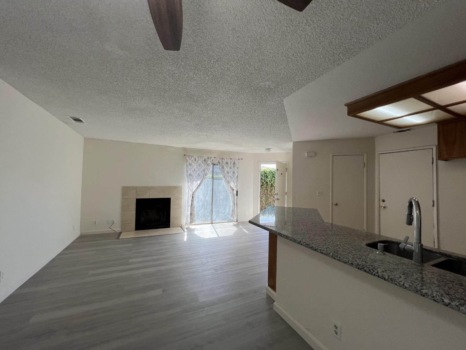 Detail Gallery Image 10 of 33 For 4901 Morningstar Dr #2,  Sacramento,  CA 95824 - 3 Beds | 2 Baths