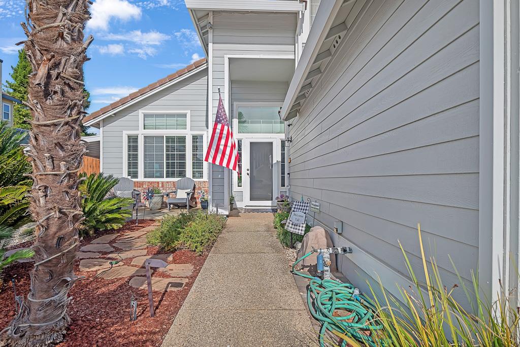 Detail Gallery Image 9 of 72 For 2709 Peridot Dr, Rescue,  CA 95672 - 4 Beds | 3 Baths