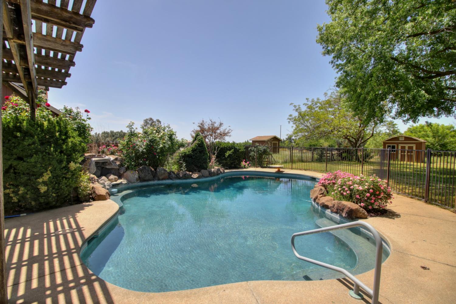 Detail Gallery Image 48 of 82 For 10376 Spiva Rd, Sacramento,  CA 95829 - 4 Beds | 2 Baths