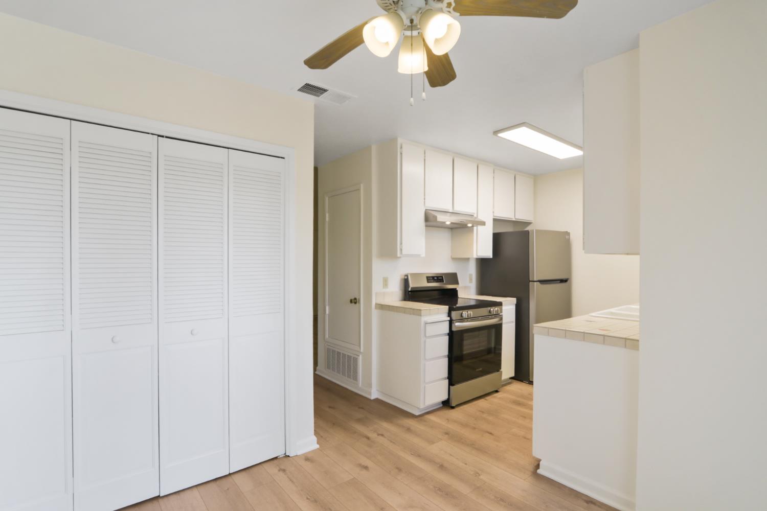 Photo #7: 225063516 Listing: Photo #7