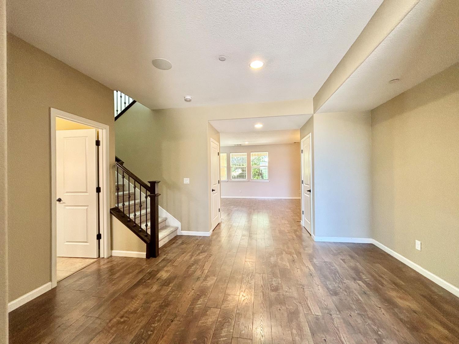 Detail Gallery Image 3 of 34 For 10311 Petty Ln, Stockton,  CA 95212 - 5 Beds | 3 Baths