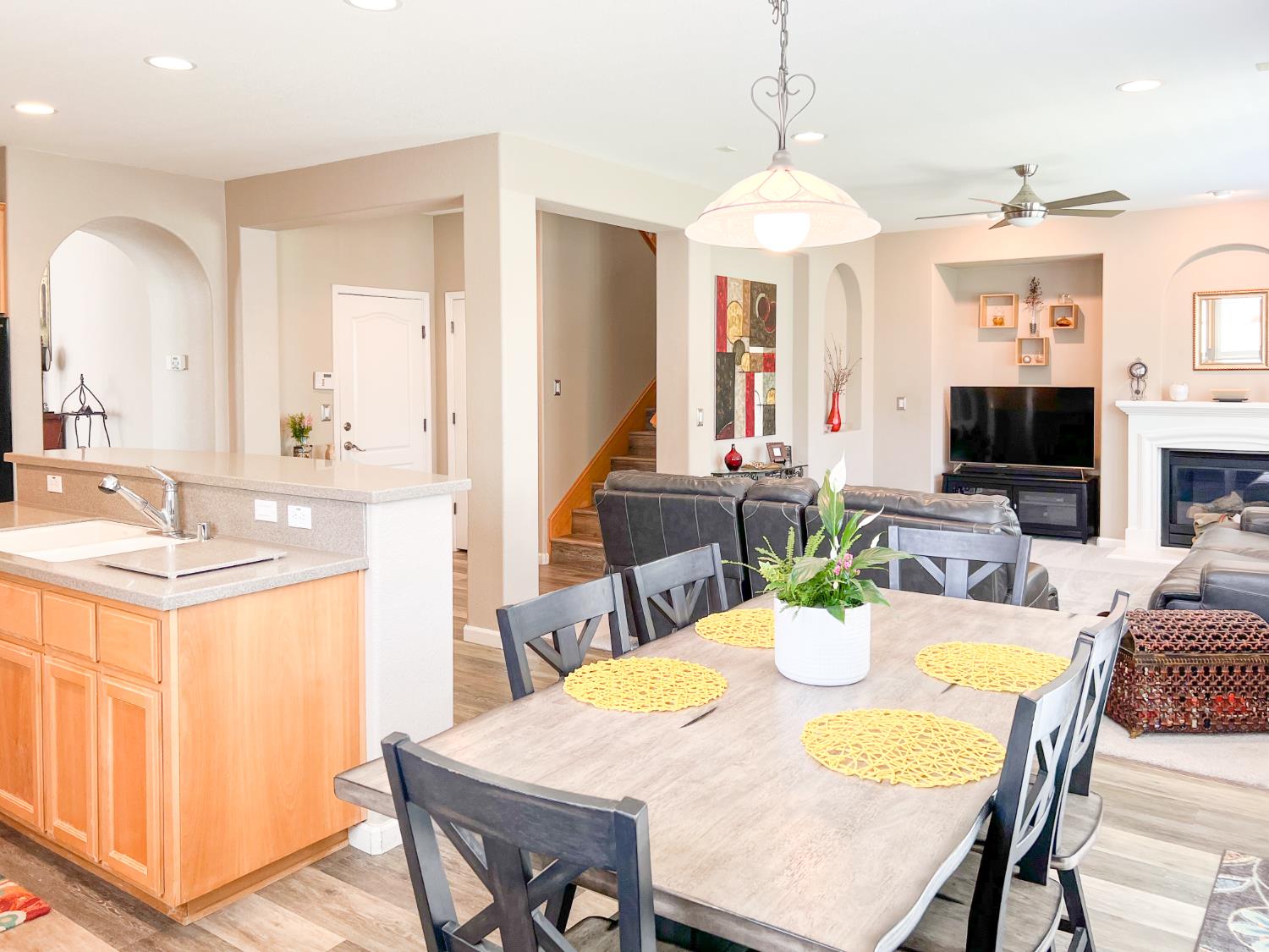 Detail Gallery Image 7 of 34 For 2459 Bear River Ct, West Sacramento,  CA 95691 - 4 Beds | 3 Baths