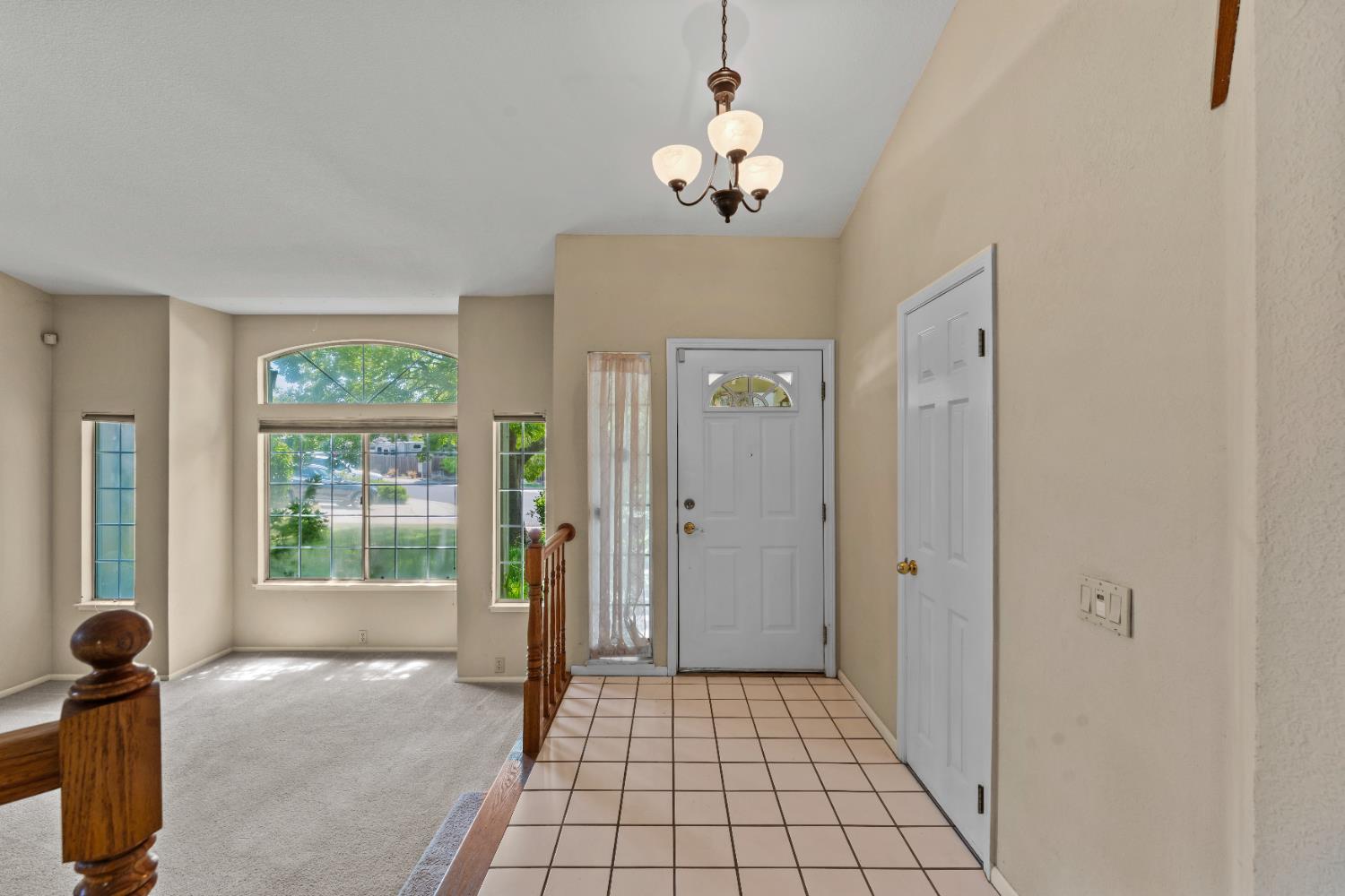 Detail Gallery Image 3 of 26 For 6009 Villa Rosa Way, Elk Grove,  CA 95758 - 4 Beds | 3 Baths
