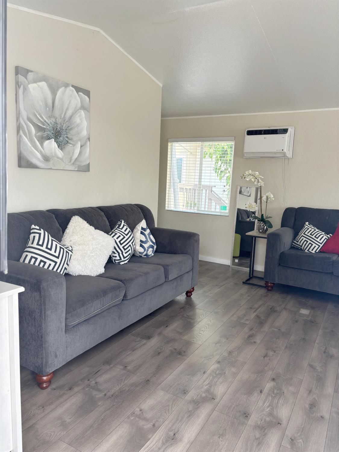 Detail Gallery Image 6 of 27 For 555 Moffat Blvd 49, Manteca,  CA 95336 - 3 Beds | 1 Baths