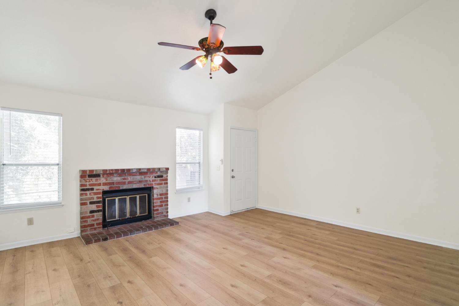 Photo #2: 225063516 Listing 