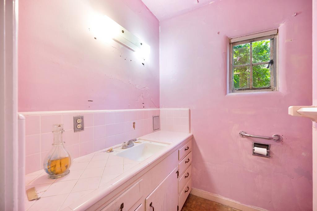 Detail Gallery Image 18 of 34 For 1701 4th Ave, Sacramento,  CA 95818 - 3 Beds | 1/1 Baths